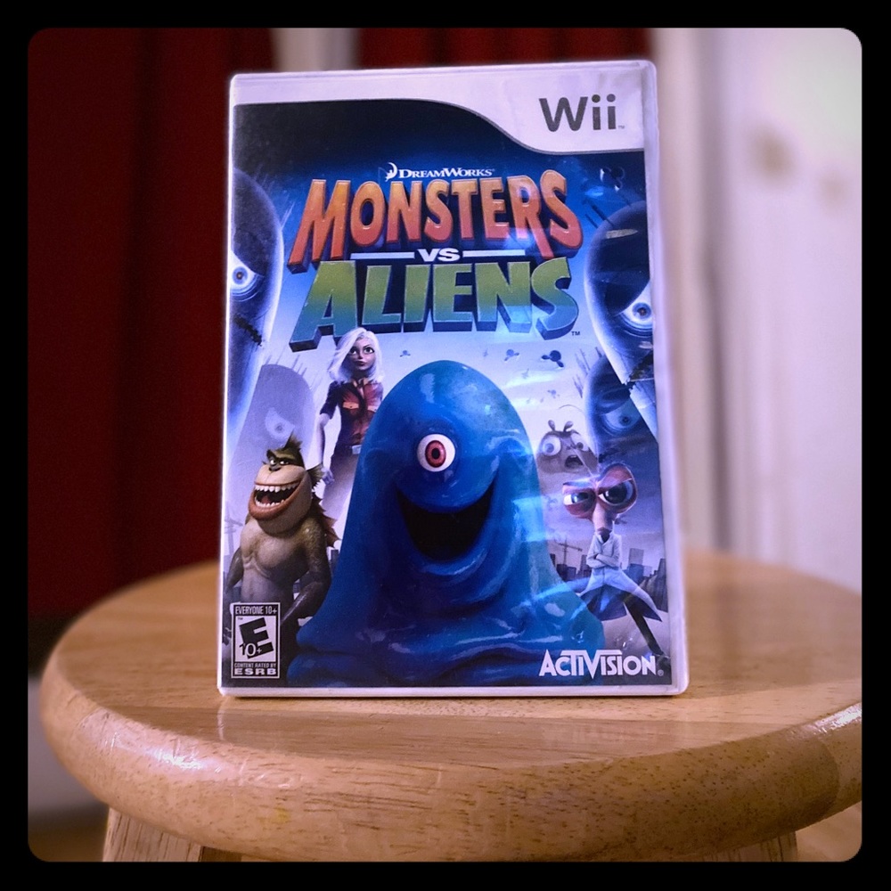 Wii game-Monsters vs. aliens!